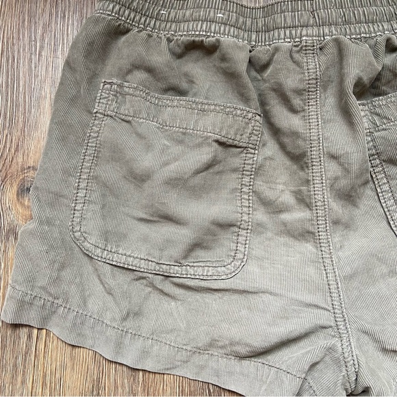 American Eagle Outfitters Faded Green Women's Cargo Shorts - Picture 8 of 13